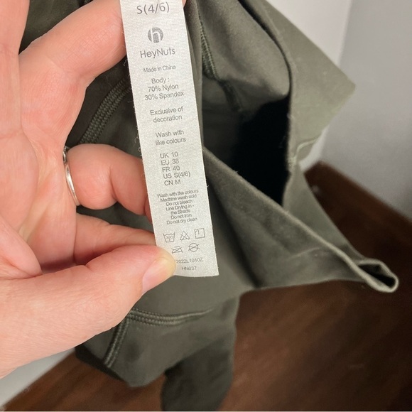 Heynuts dark olive green leggings with pockets size small (4-6) - Picture 5 of 5